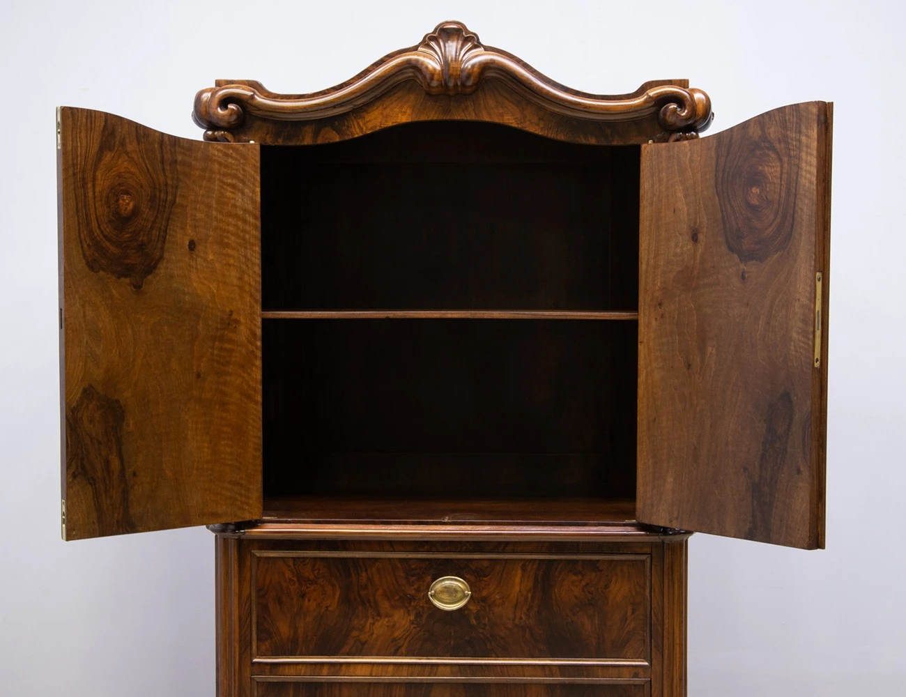 Реставрация антикварного шкафа монашки 19 века