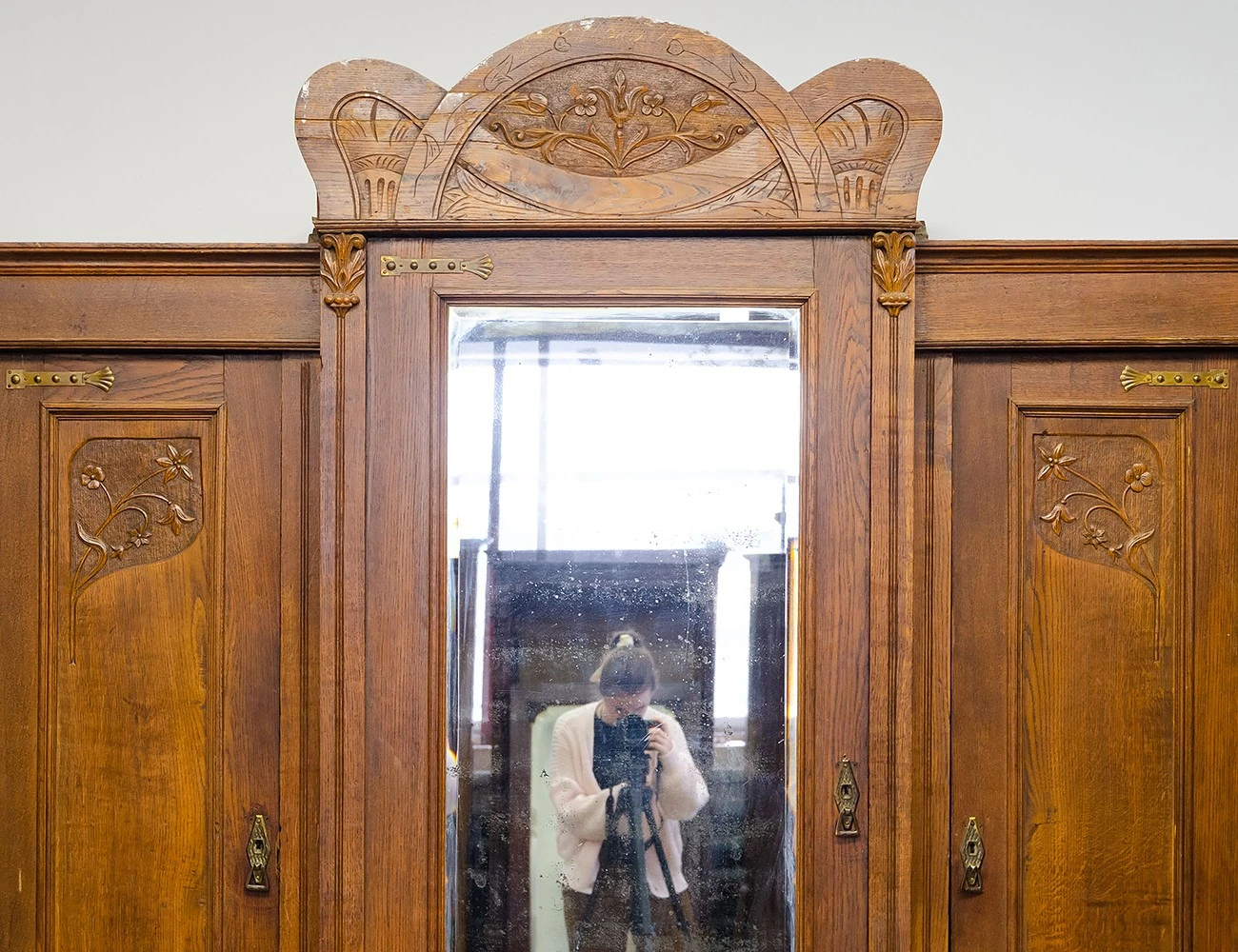 Реставрация антикварного дубового шкафа модерн