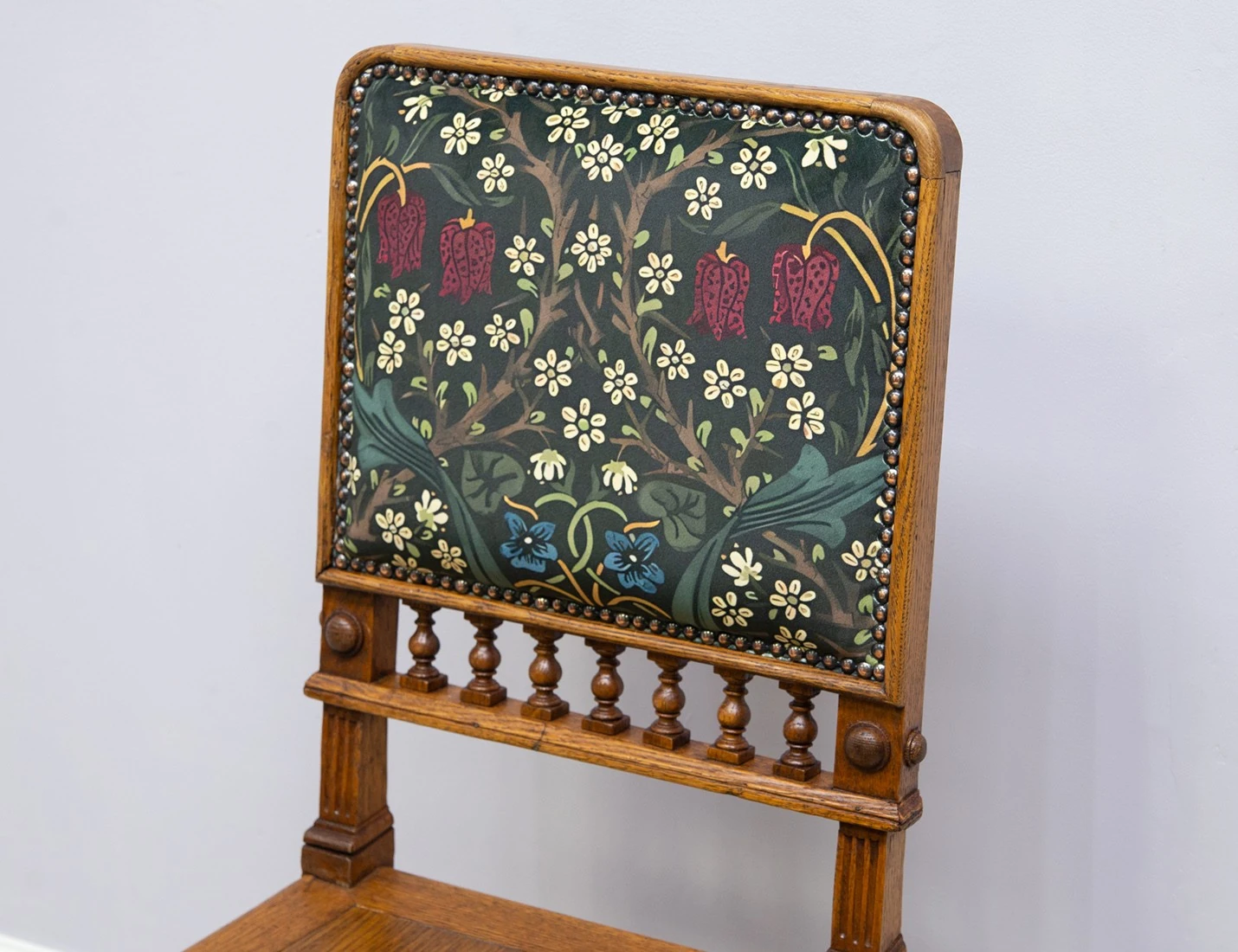 Реставрация антикварного дубового стула