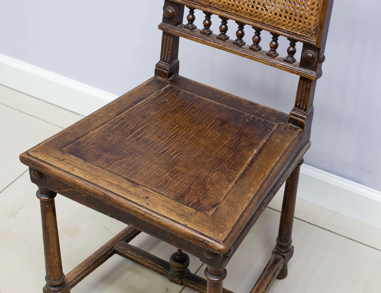 Реставрация антикварного дубового стула