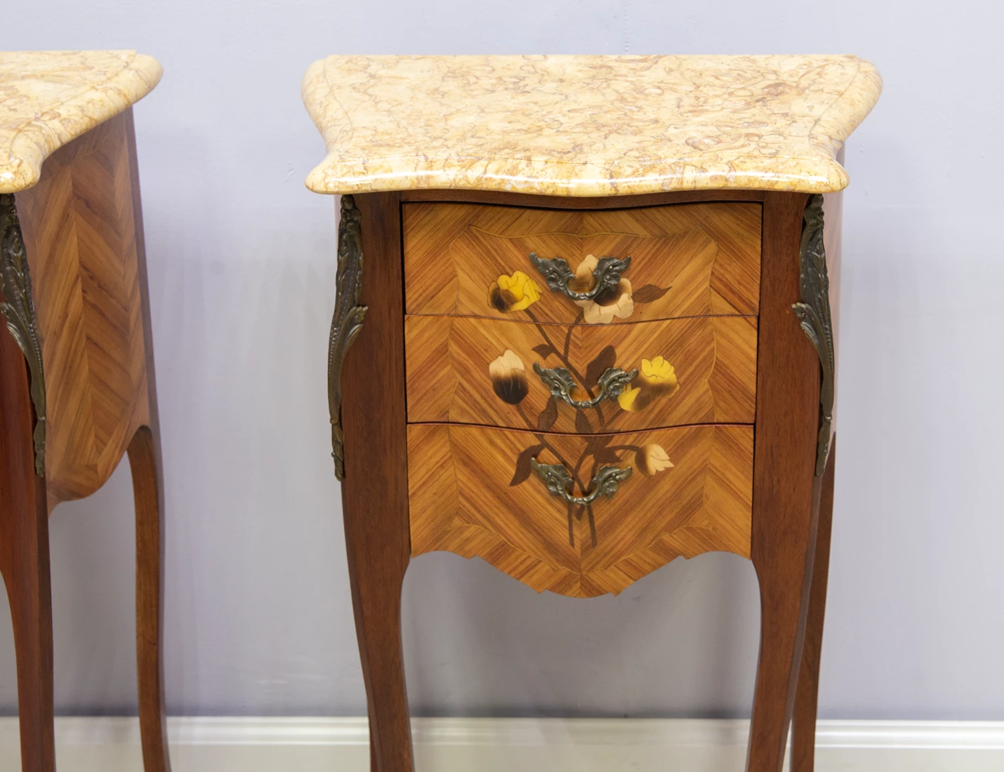 Реставрация старинных тумба с маркетри