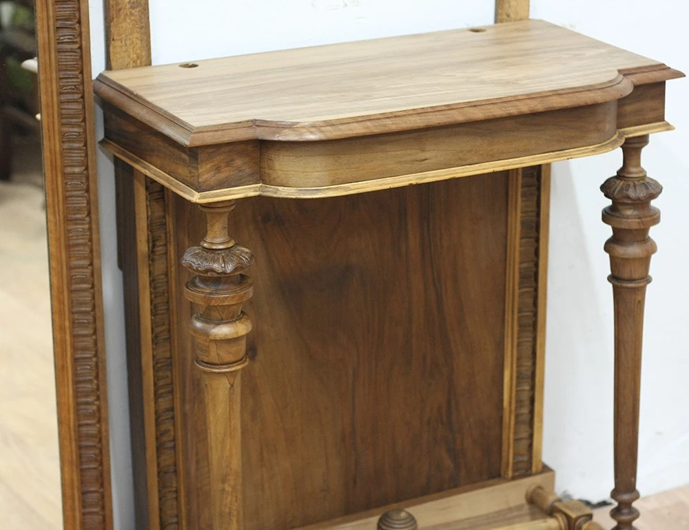 Реставрация орехового простеночного зеркала 19 века