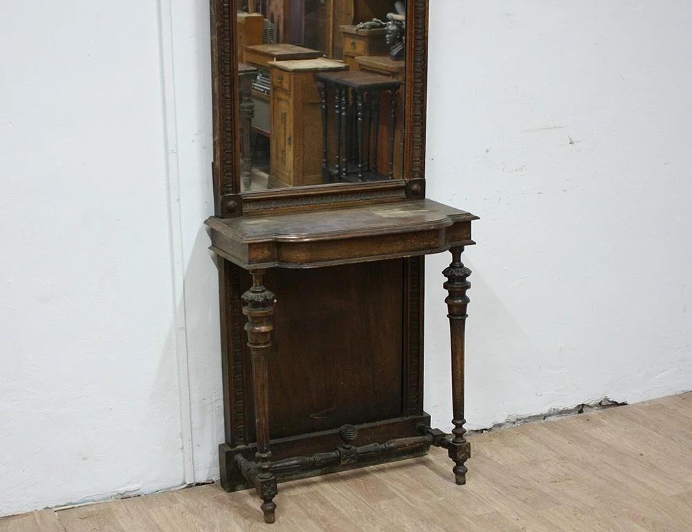 Реставрация орехового простеночного зеркала 19 века