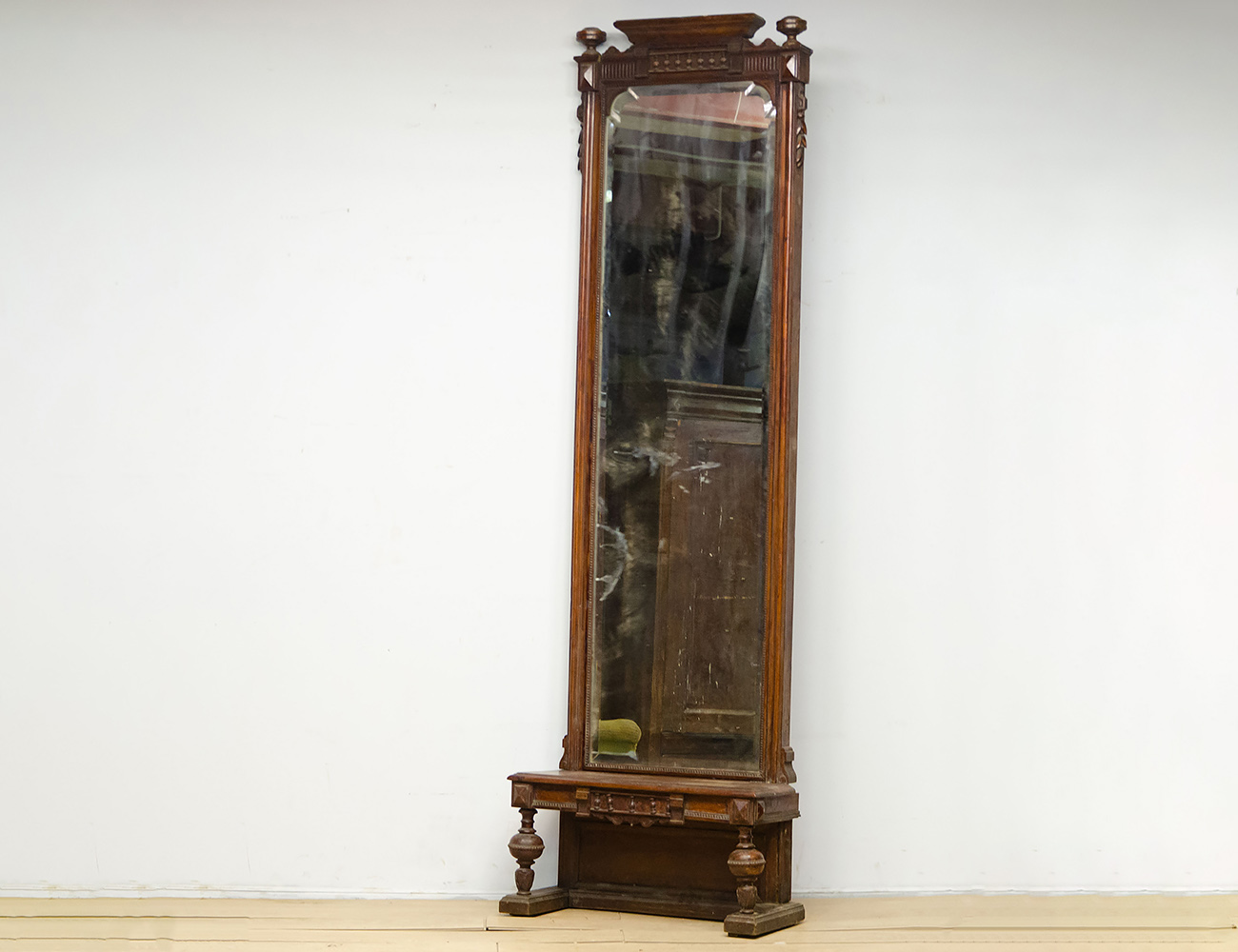 Реставрация антикварного простеночного зеркала