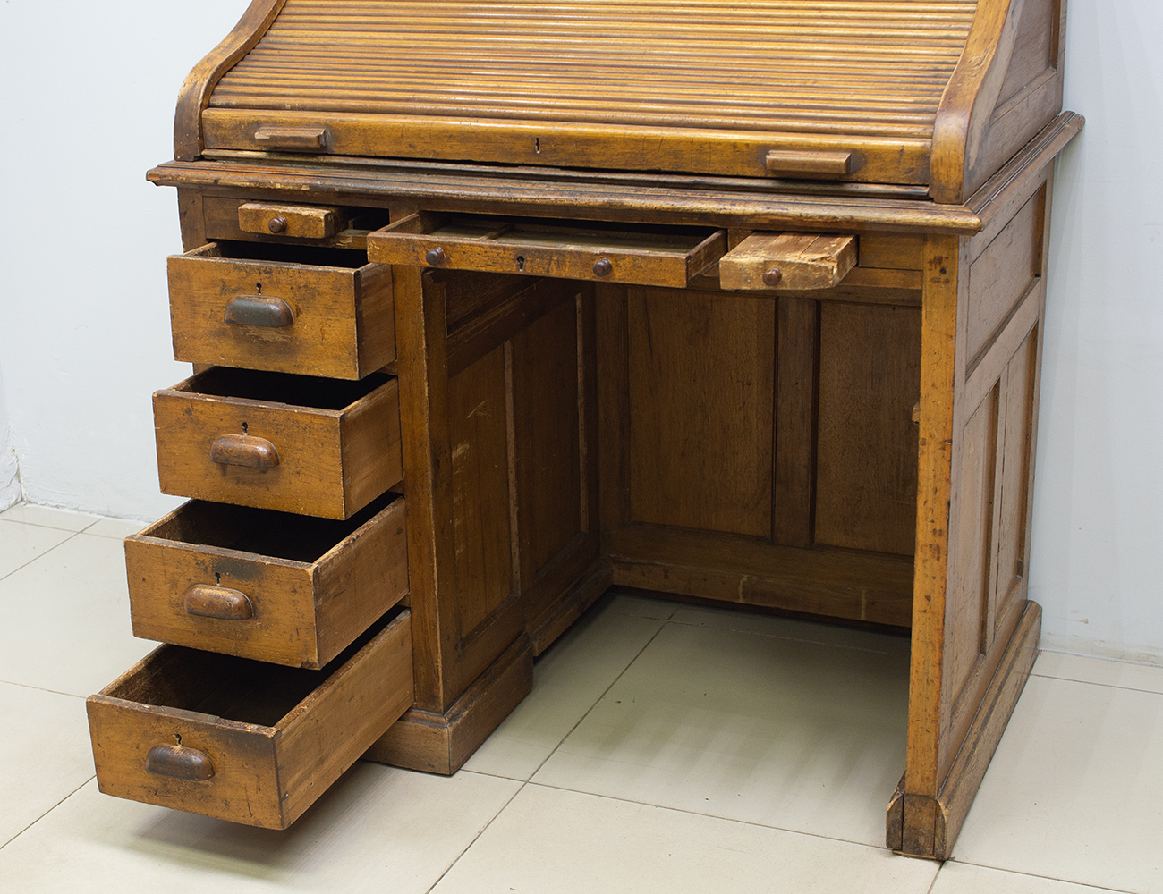 Реставрация антикварного конторского стола