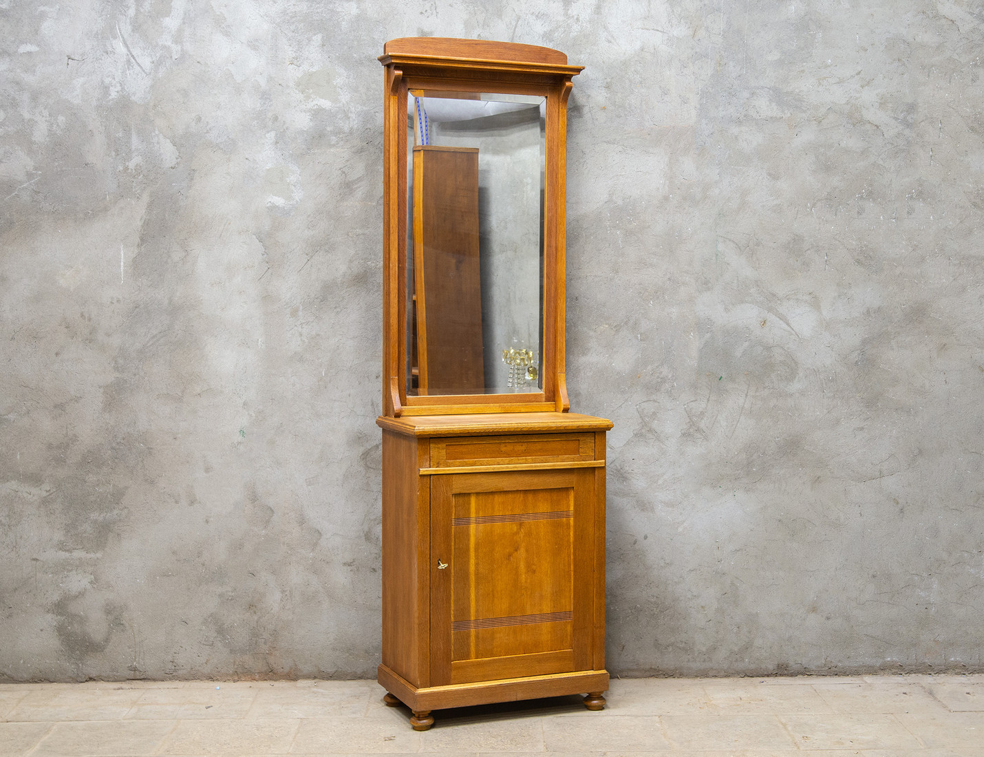 Реставрация старинного простеночного зеркала с тумбой