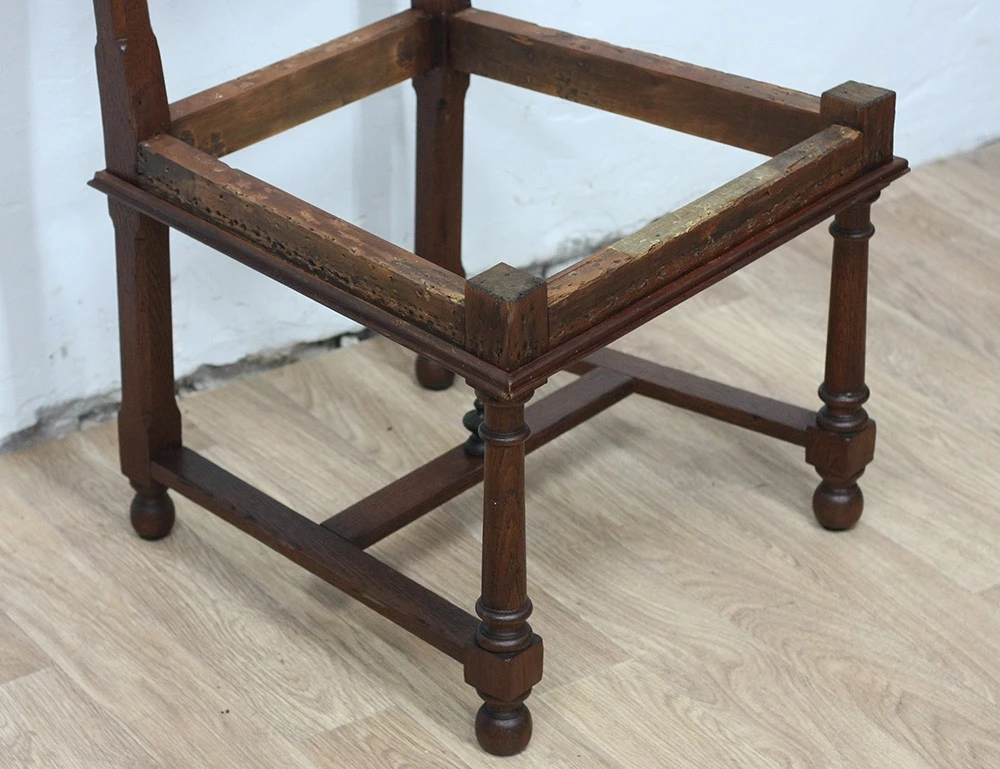 Реставрация стула с головами льва