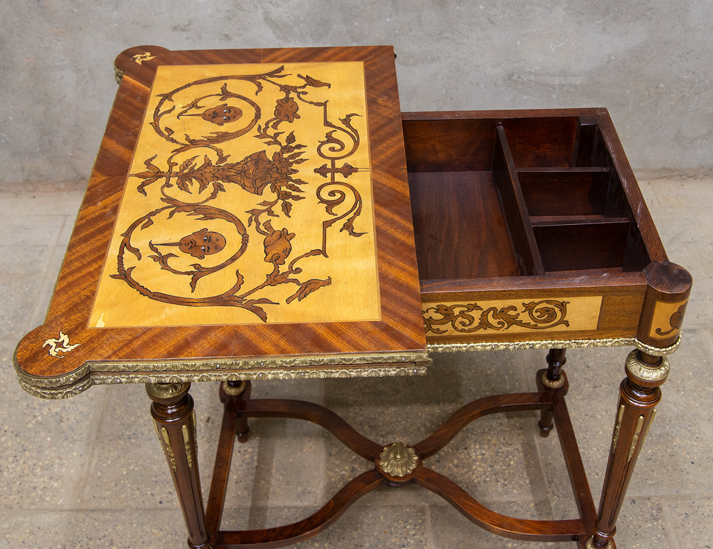 Реставрация ломберного стола с маркетки