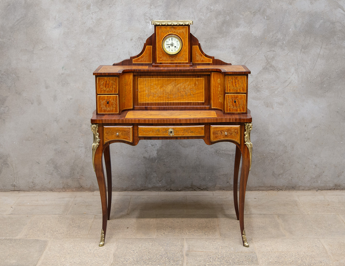 Реставрация антикварного секретера с часами