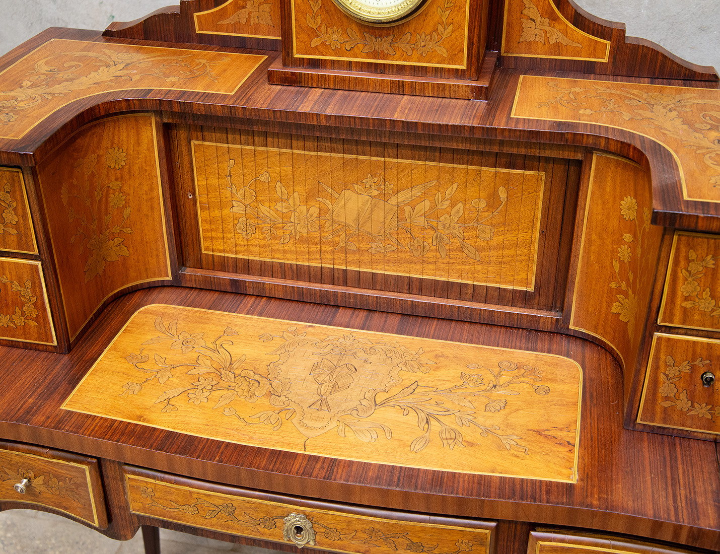 Реставрация антикварного секретера с часами