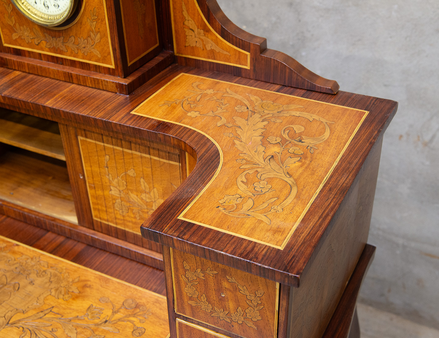 Реставрация антикварного секретера с часами