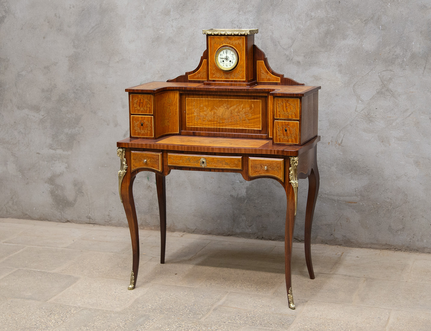 Реставрация антикварного секретера с часами