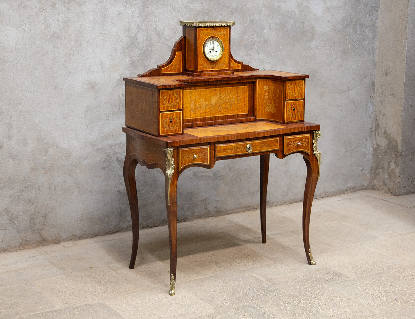 Реставрация антикварного секретера с часами