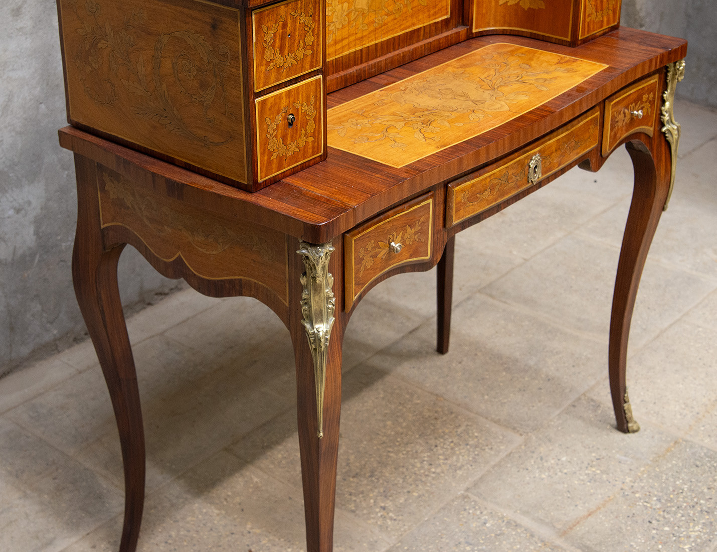 Реставрация антикварного секретера с часами