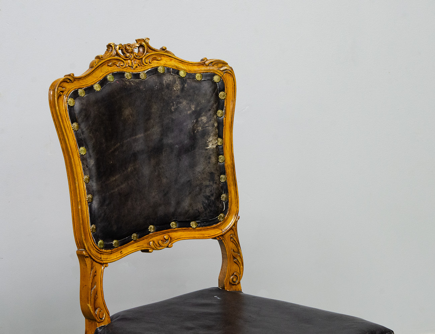 Реставрация пары ореховых стульев 19 века