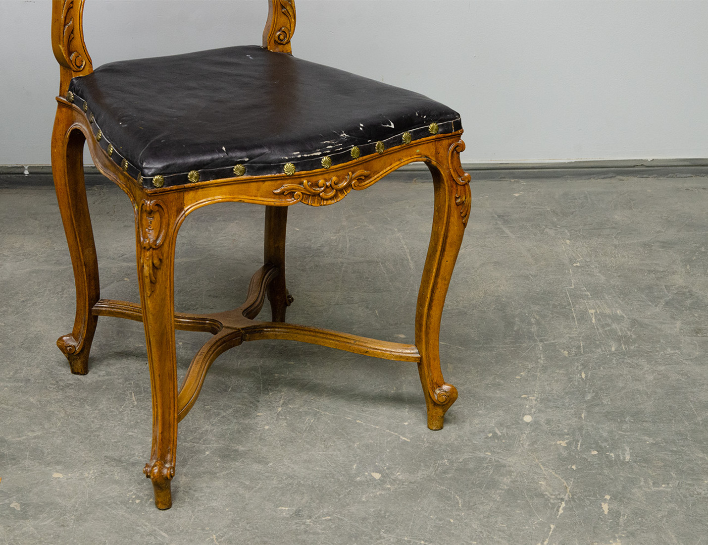 Реставрация пары ореховых стульев 19 века