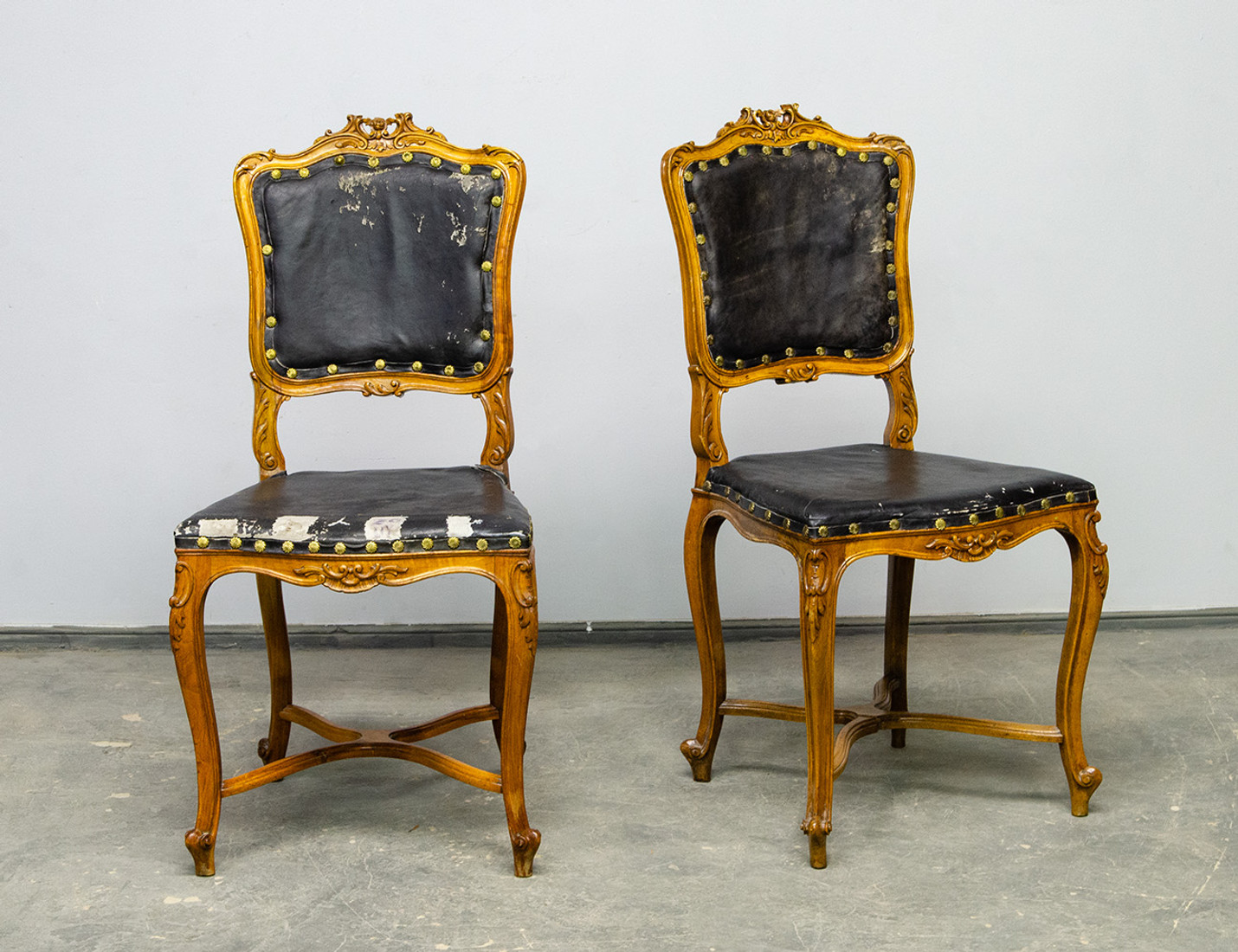 Реставрация пары ореховых стульев 19 века