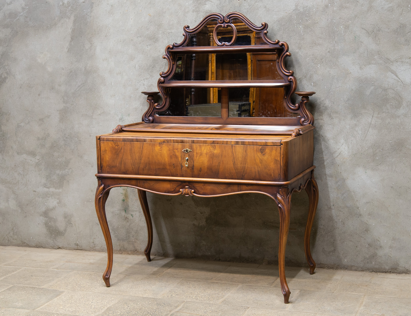 Реставрация антикварного бюро в стиле рококо