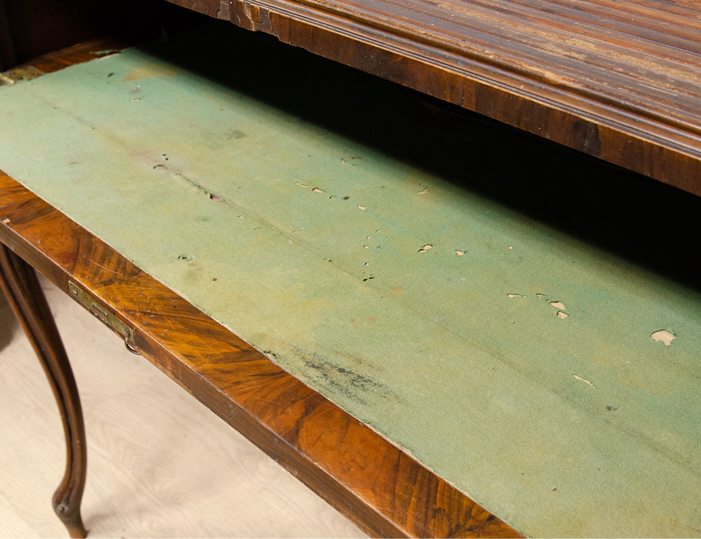 Реставрация антикварного бюро в стиле рококо