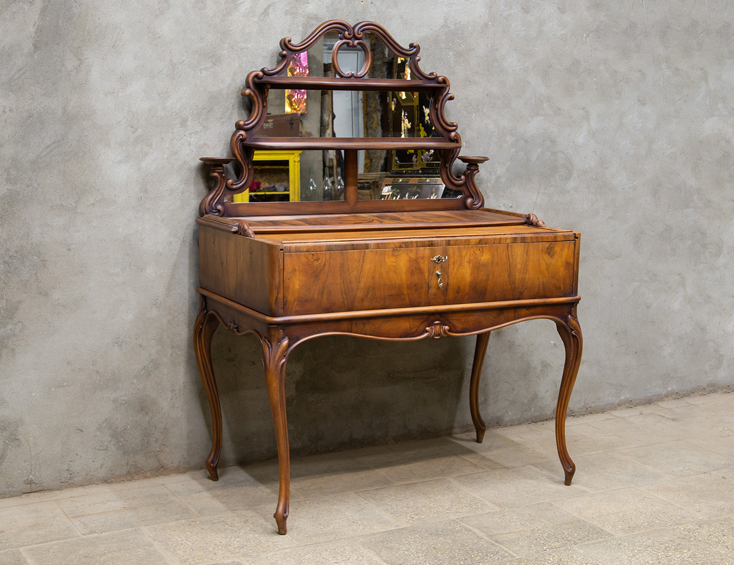 Реставрация антикварного бюро в стиле рококо