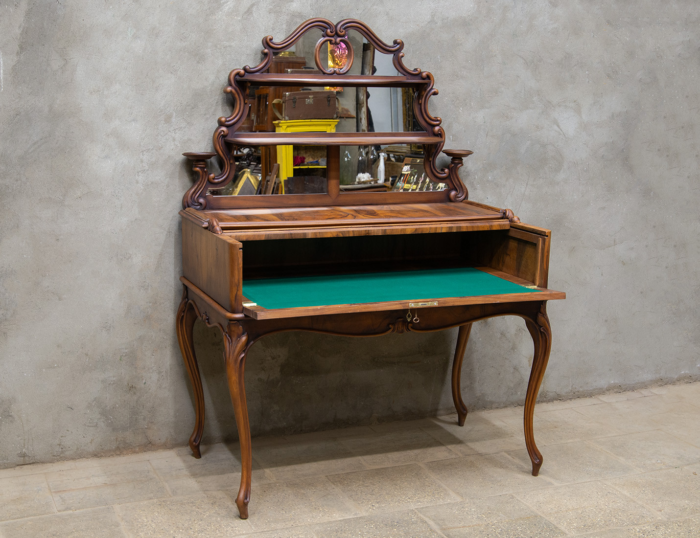 Реставрация антикварного бюро в стиле рококо