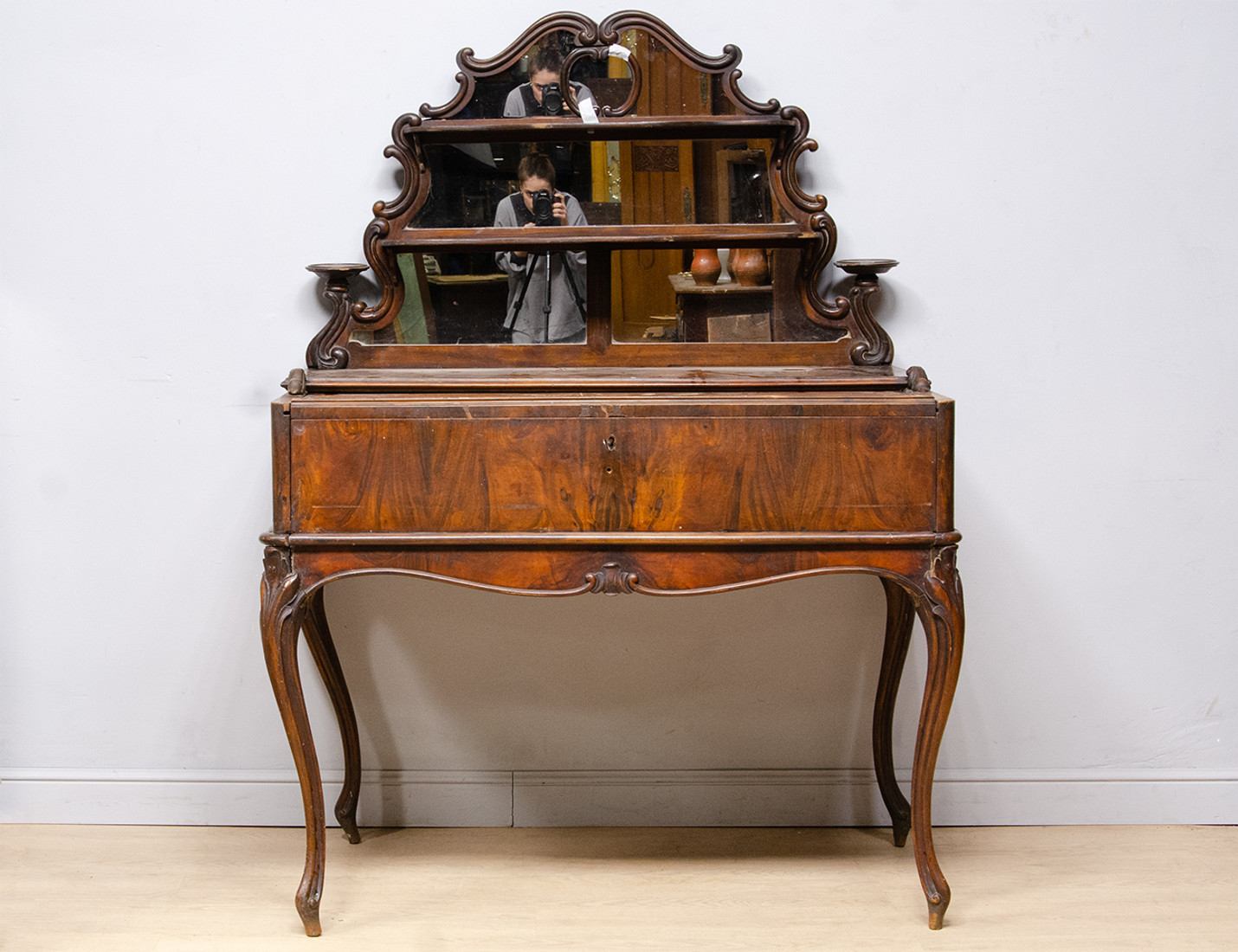 Реставрация антикварного бюро в стиле рококо