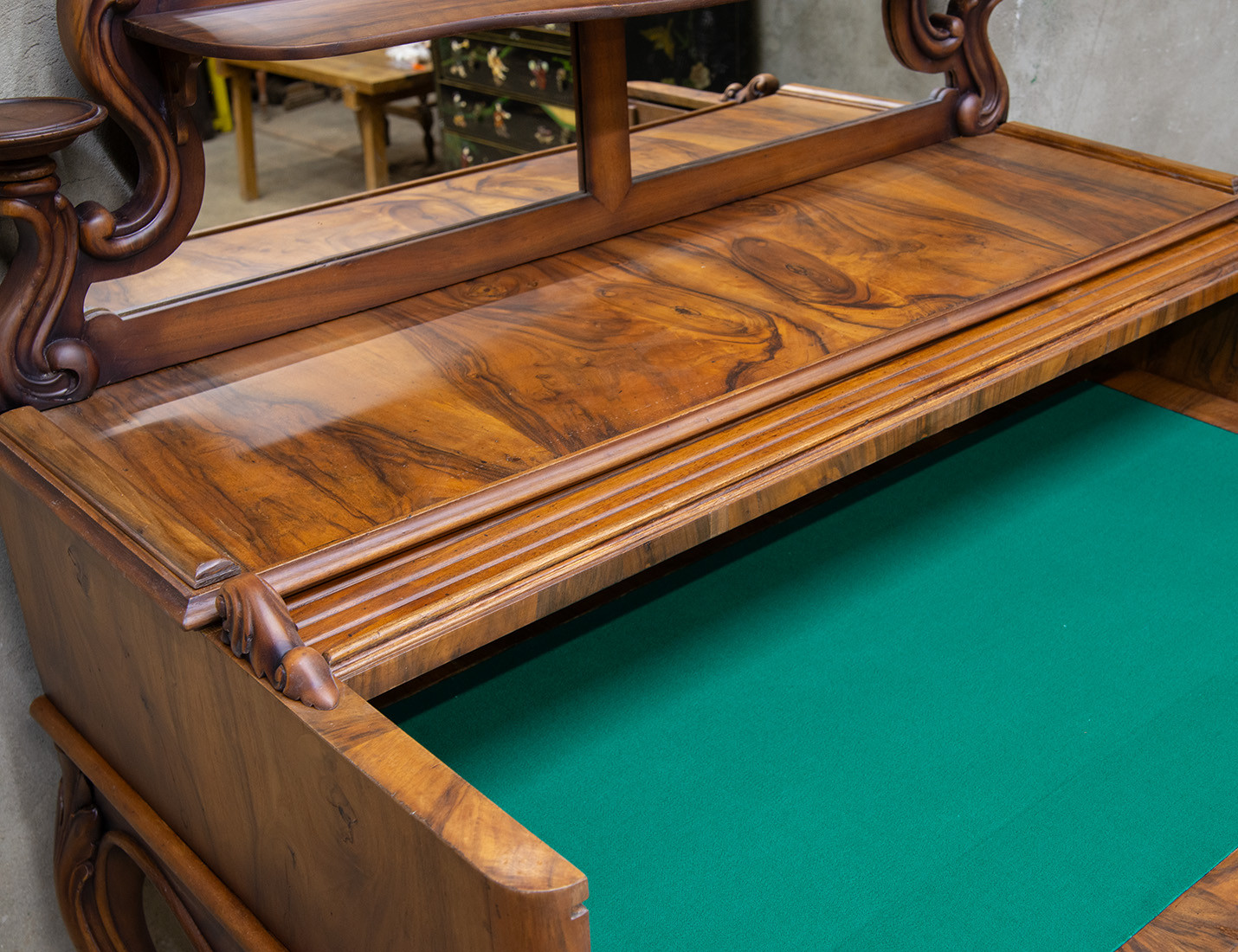 Реставрация антикварного бюро в стиле рококо