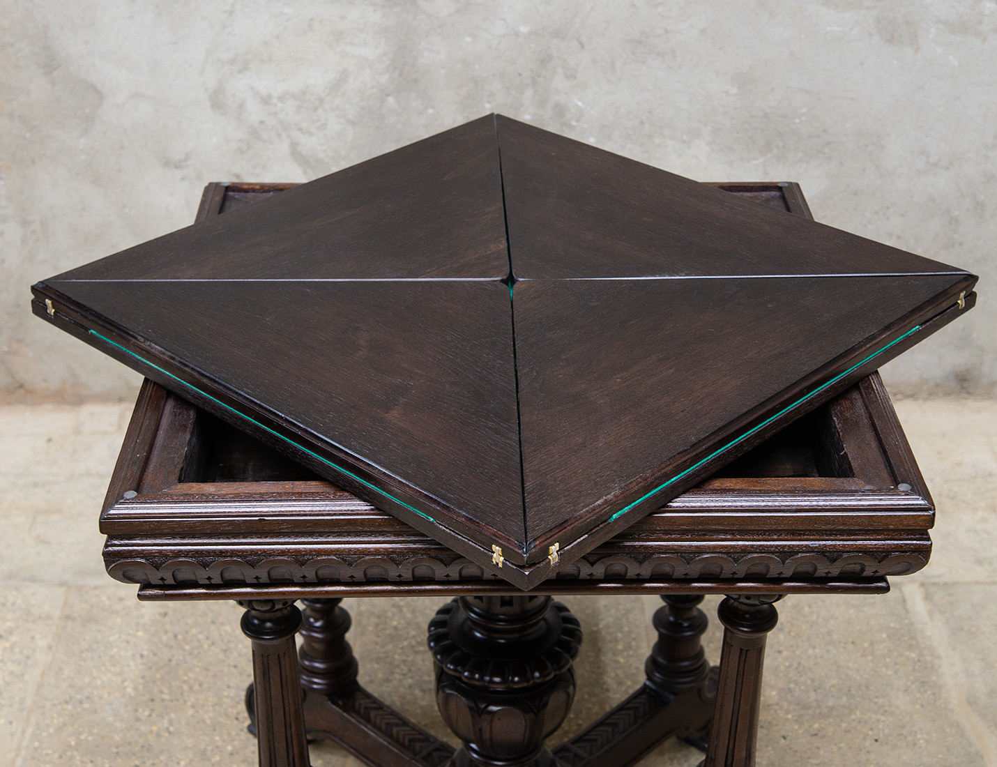 Реставрация антикварного ломберного стола 19 века