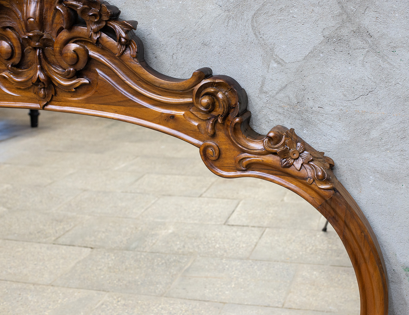 Реставрация антикварного наддиванного зеркала 19 века