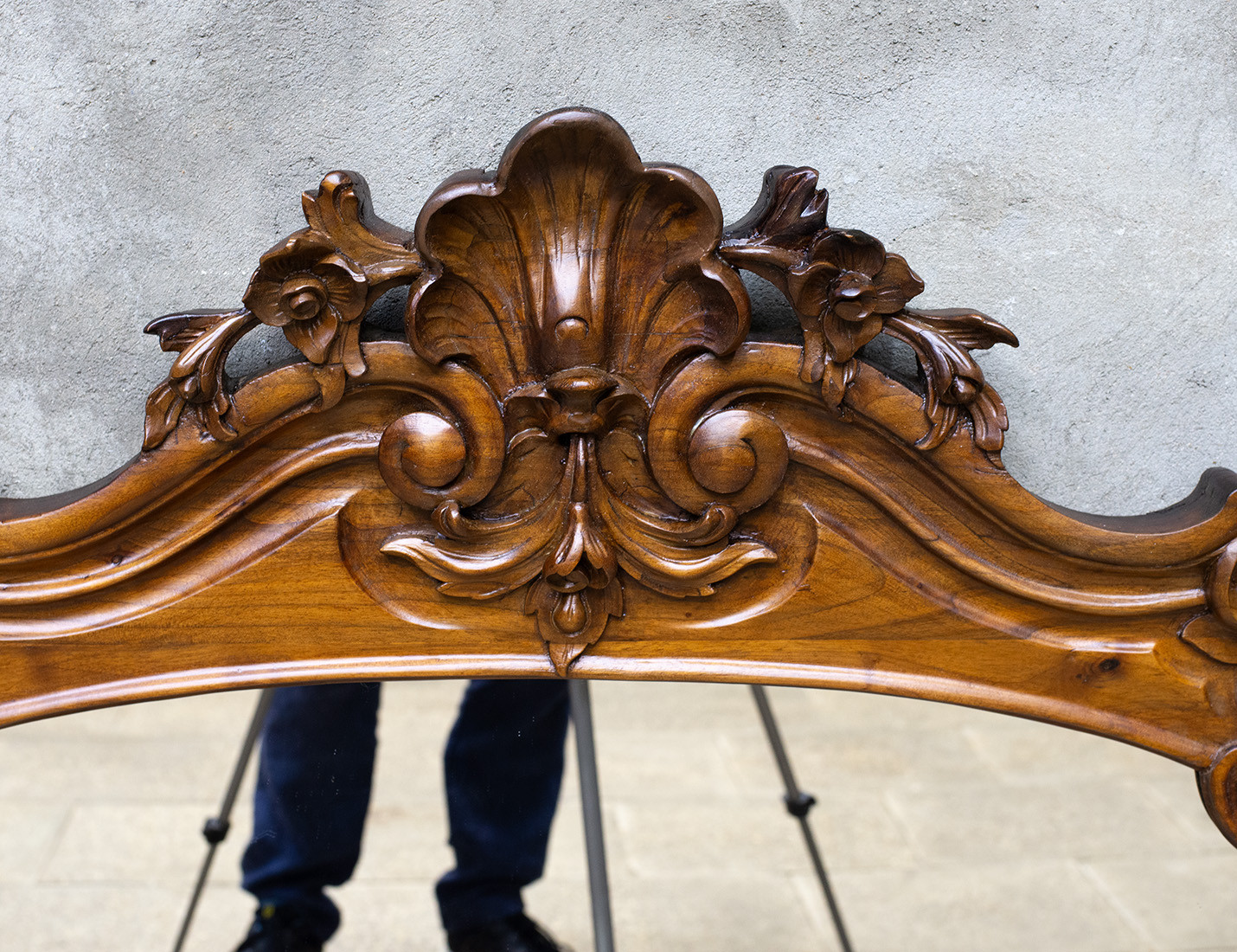 Реставрация антикварного наддиванного зеркала 19 века