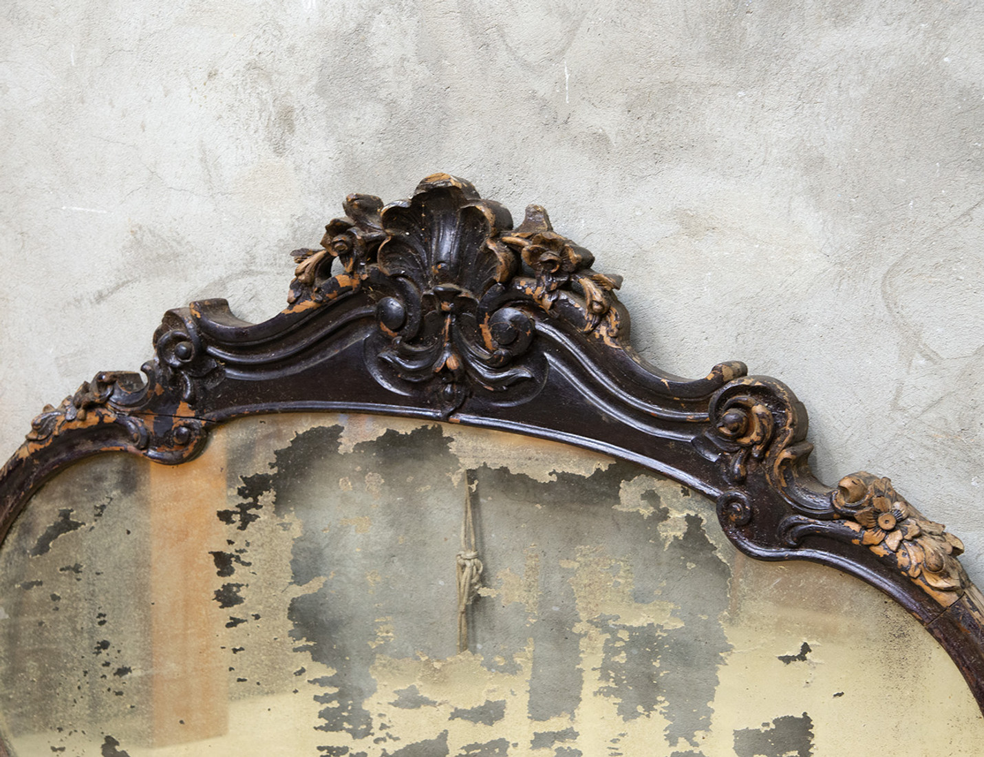 Реставрация антикварного наддиванного зеркала 19 века