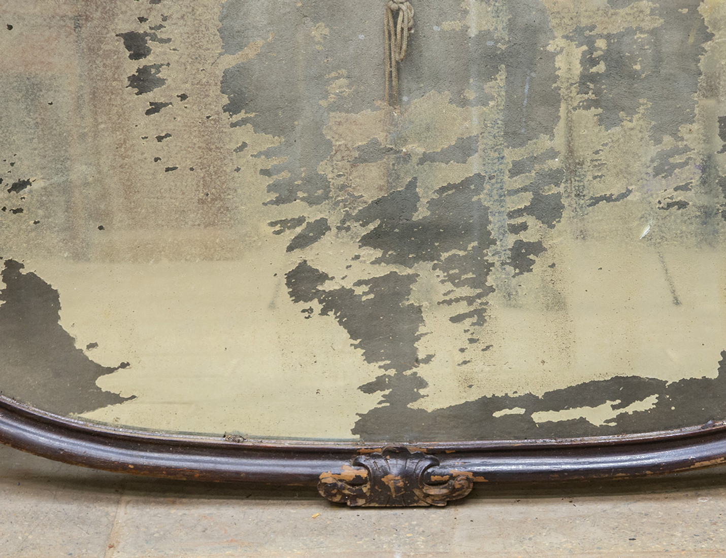 Реставрация антикварного наддиванного зеркала 19 века