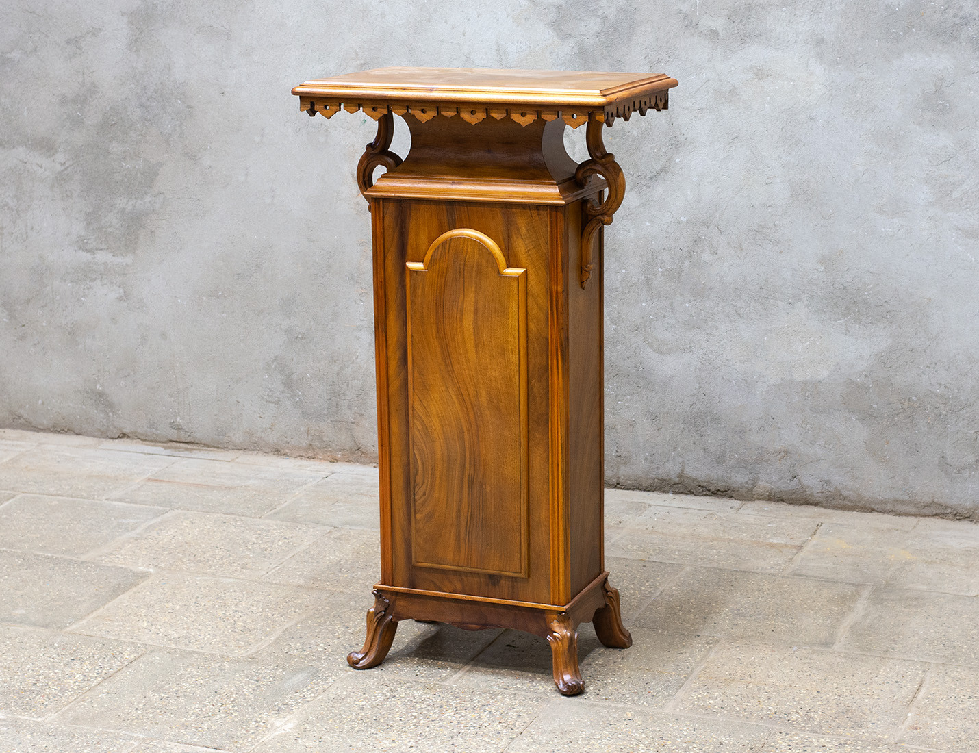 Реставрация антикварной тумбы 19 века