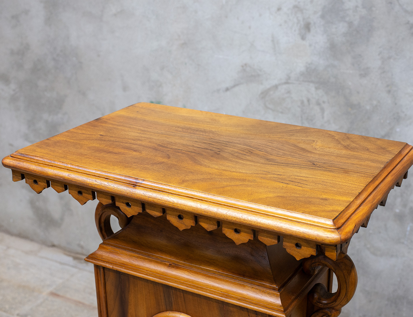 Реставрация антикварной тумбы 19 века