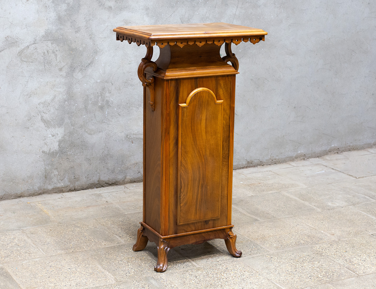 Реставрация антикварной тумбы 19 века