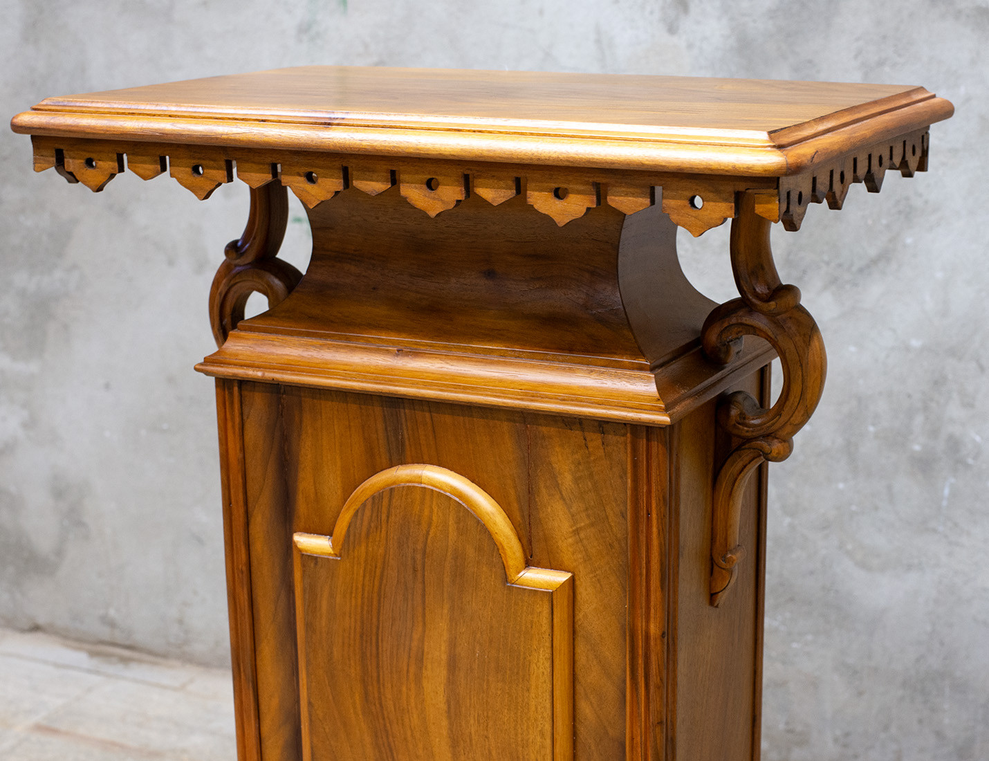 Реставрация антикварной тумбы 19 века