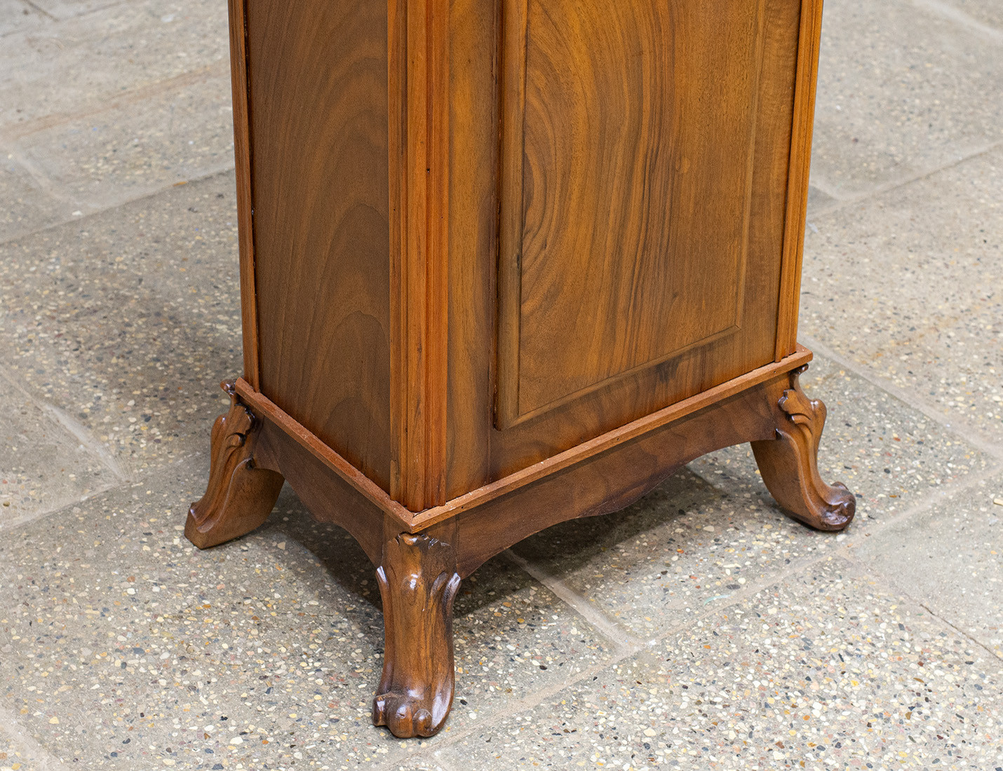 Реставрация антикварной тумбы 19 века