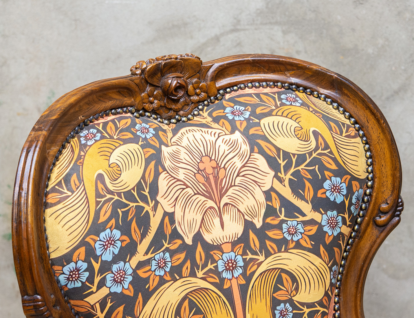 Реставрация антикварного кресла в стиле рококо