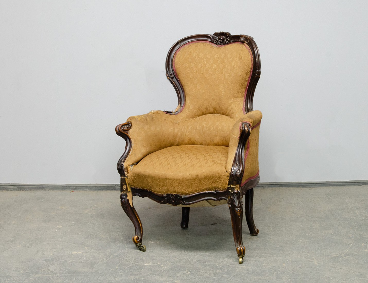 Реставрация антикварного кресла в стиле рококо