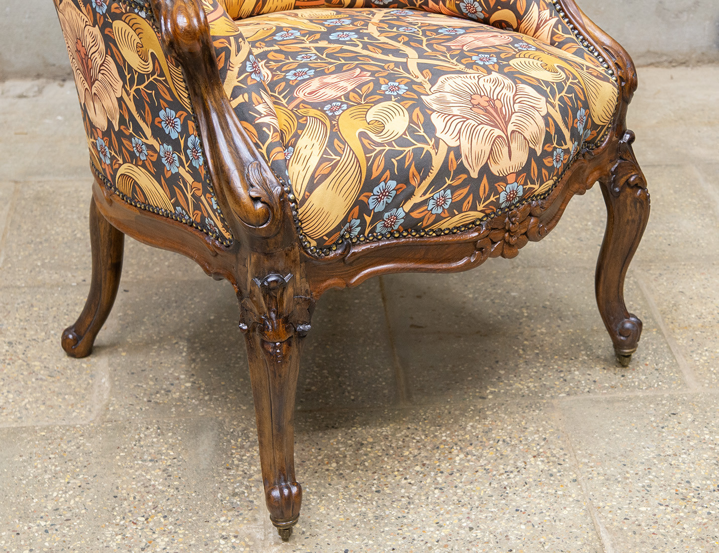 Реставрация антикварного кресла в стиле рококо