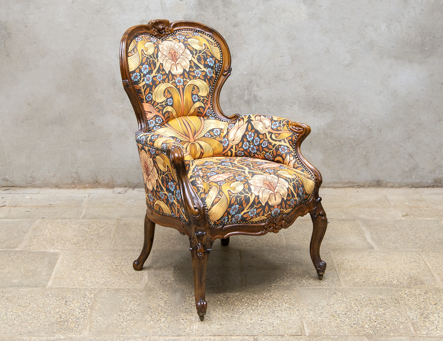 Реставрация антикварного кресла в стиле рококо