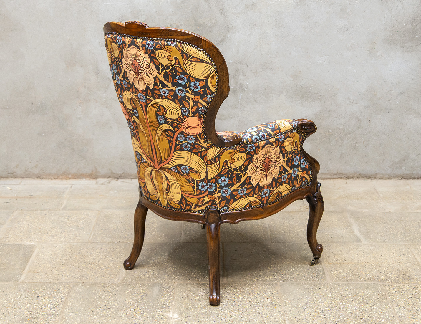 Реставрация антикварного кресла в стиле рококо