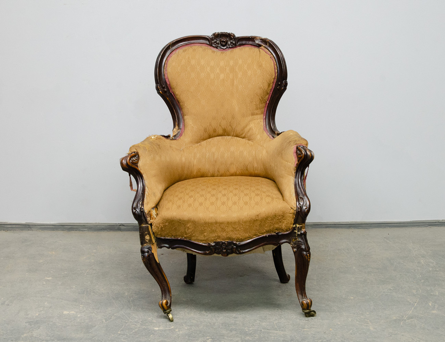 Реставрация антикварного кресла в стиле рококо