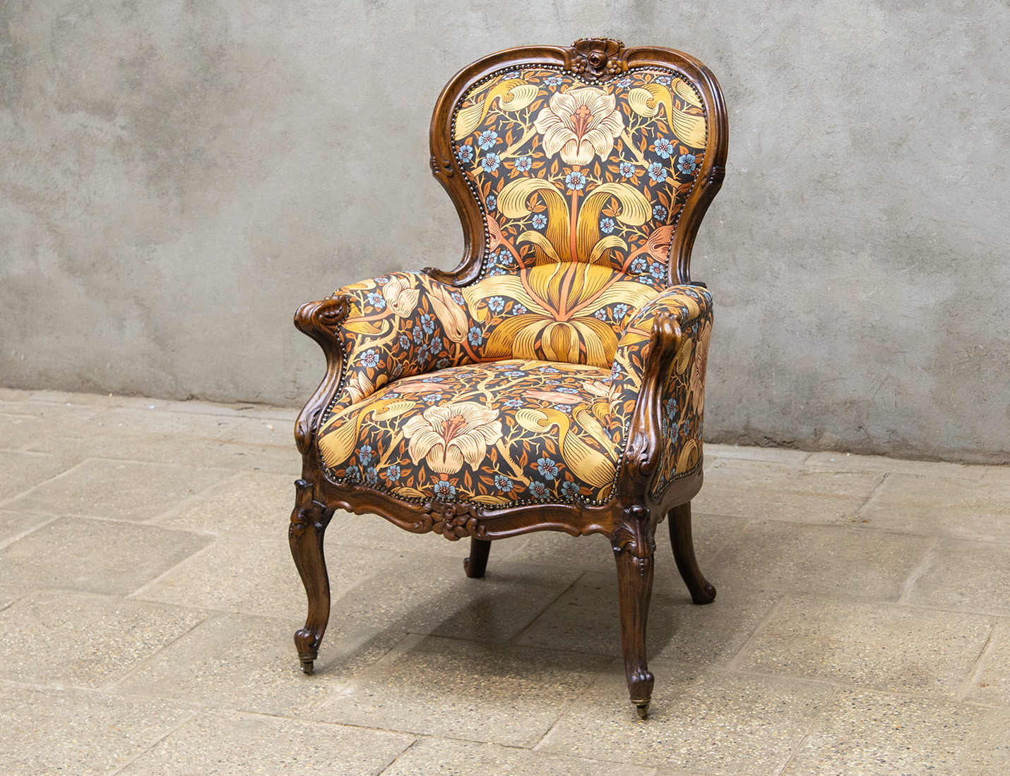 Реставрация антикварного кресла в стиле рококо