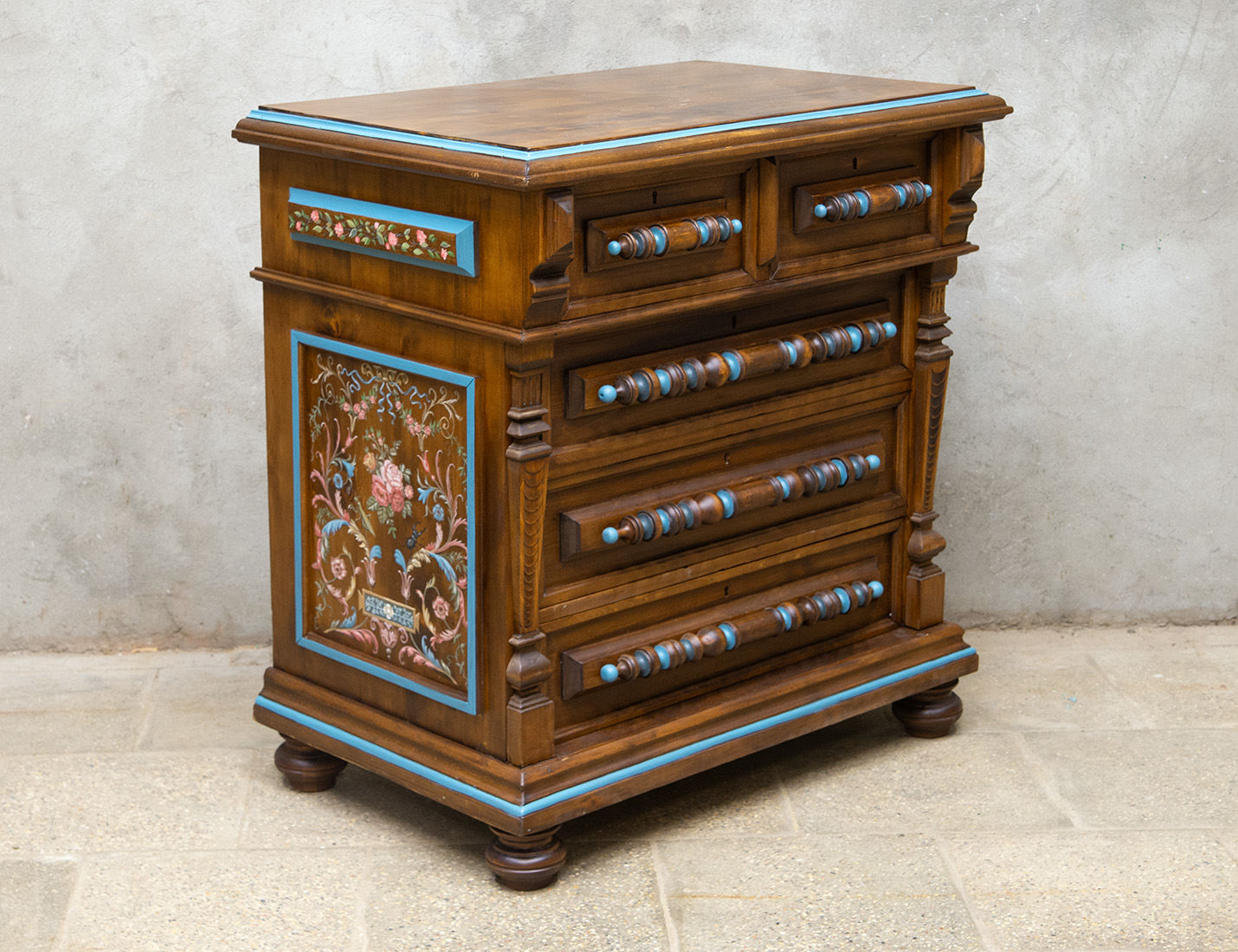 Реставрация и роспись старинного комода