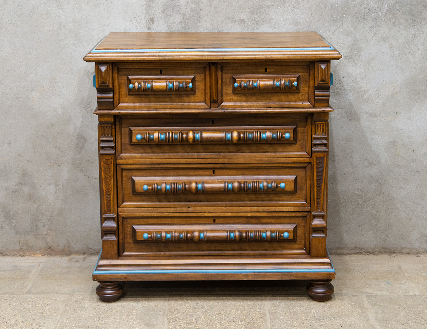 Реставрация и роспись старинного комода