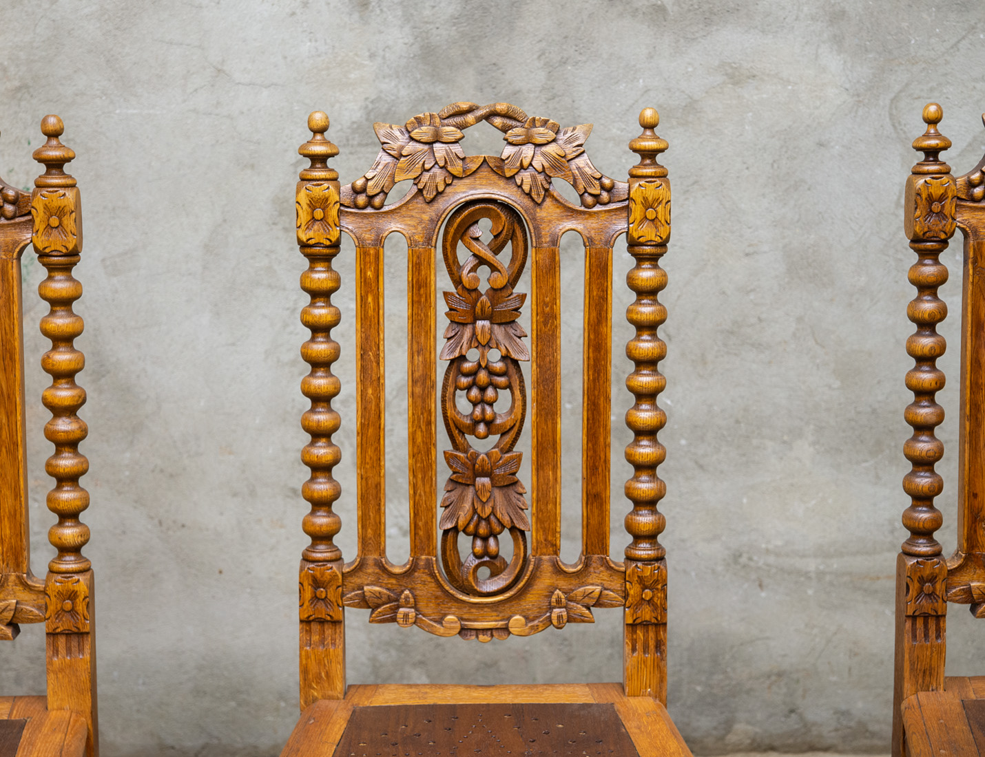 Реставрация гарнитура антикварных стульев 19 века