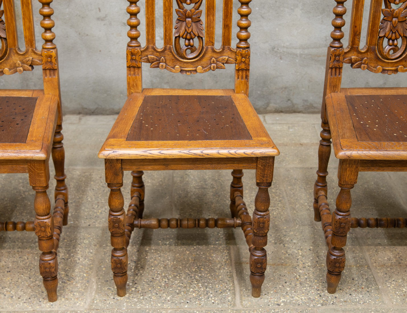 Реставрация гарнитура антикварных стульев 19 века