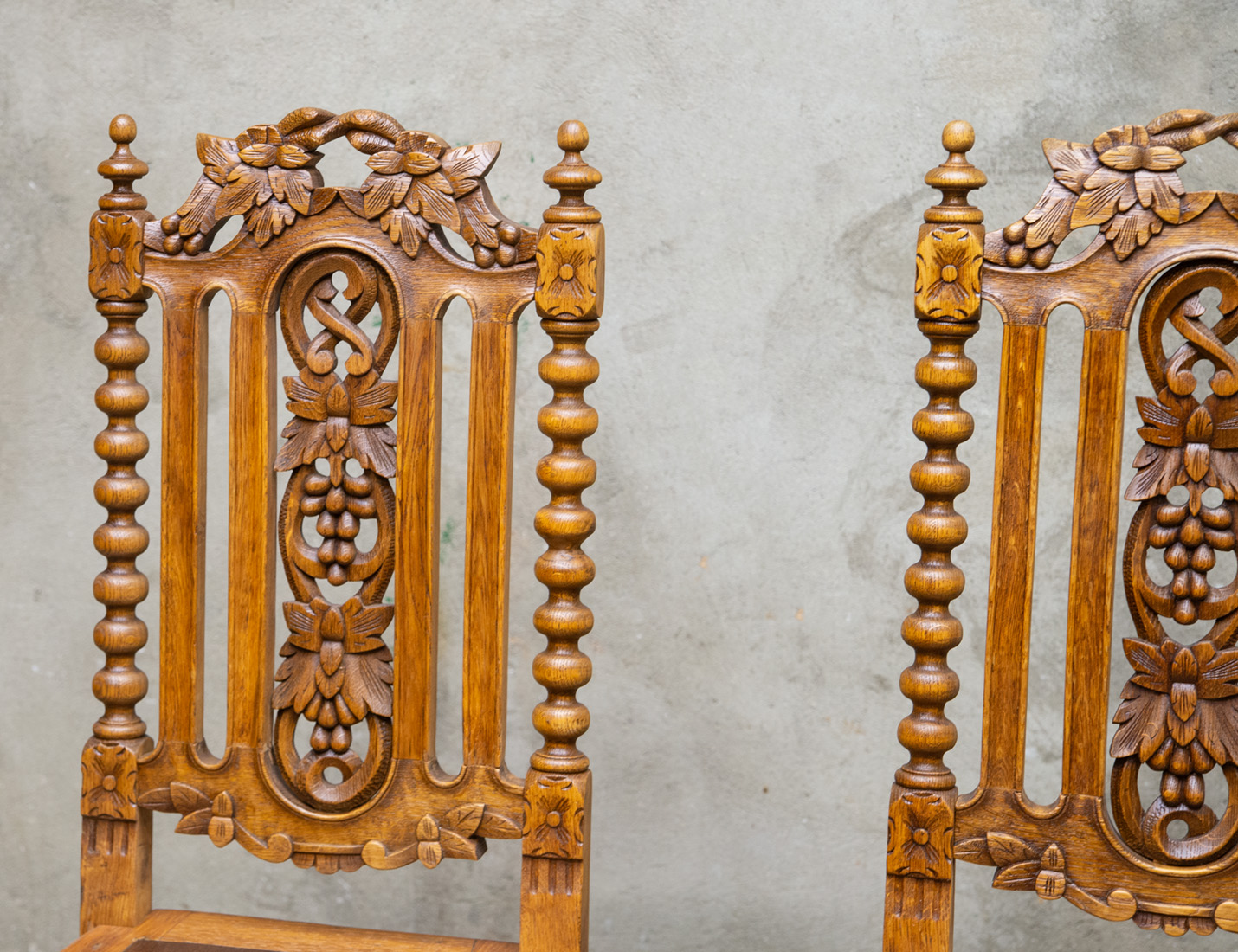 Реставрация гарнитура антикварных стульев 19 века