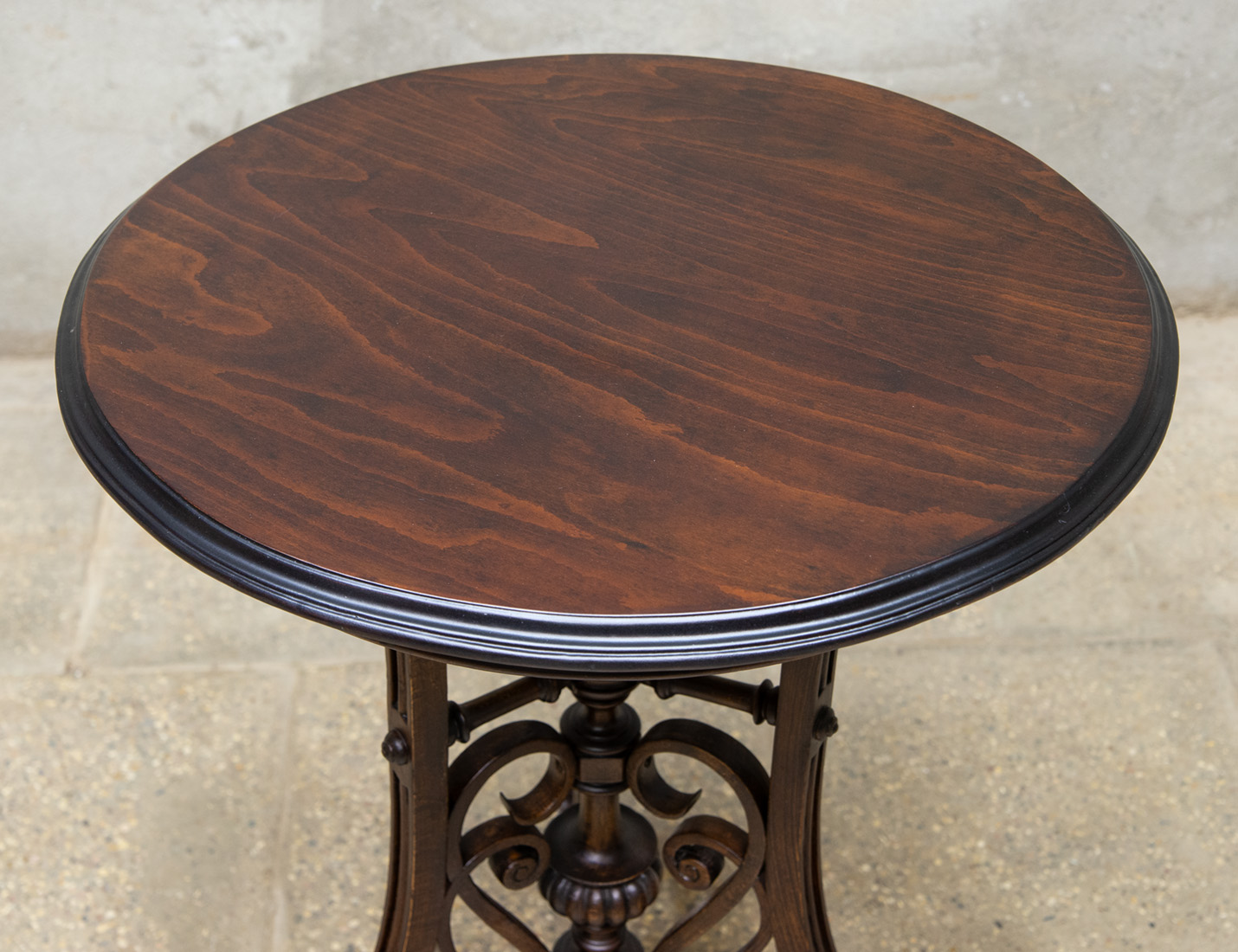 Реставрация антикварного чайного столика